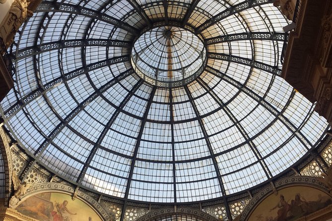 Skip the Line: Essential Milan Tour Including Da Vinci's 'The Last Supper' - Finding your guide and staying together (the real-world trick)