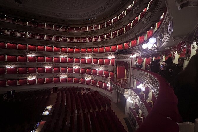 Skip the line La Scala Theatre Guided Tour Experience - Teatro alla Scala: what a one-hour visit actually feels like