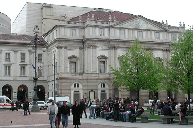 Stories of the Fashion Capital: A Self-Guided Audio Tour of Milan - Piazza della Scala and Teatro Alla Scala, in the Right Order