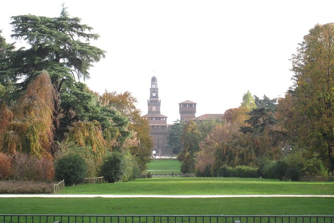 The Last Supper and Sforza Castle Tour - group tour - Guides and headsets: how the experience stays smooth