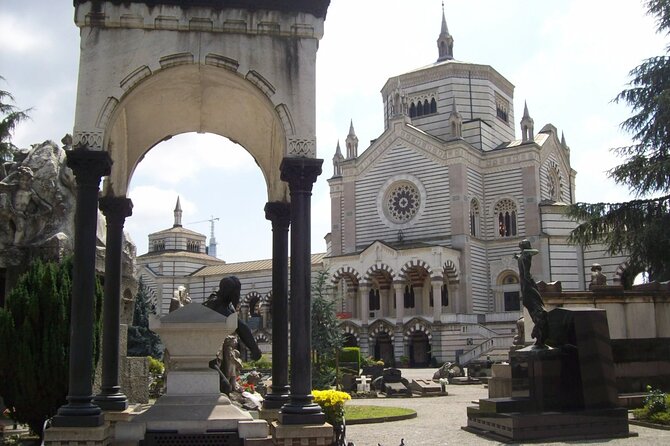 The Monumental Cemetery of Milan: discover the unexpected - Small group size and the radio system (and why it matters)