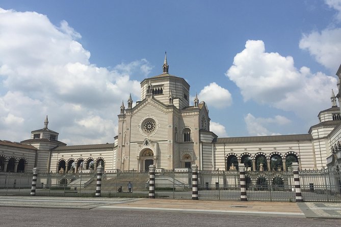 The Monumental Cemetery of Milan: discover the unexpected - Meeting point and timing: start smart at 10:00 am