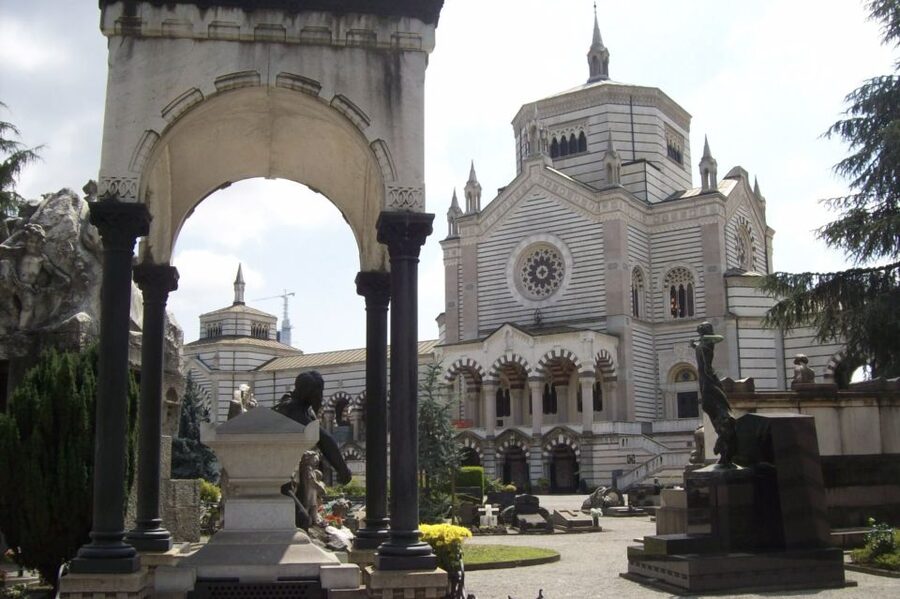 The Monumental Cemetery of Milan: Discover the Unexpected - Small-group size and the tour’s calm pacing