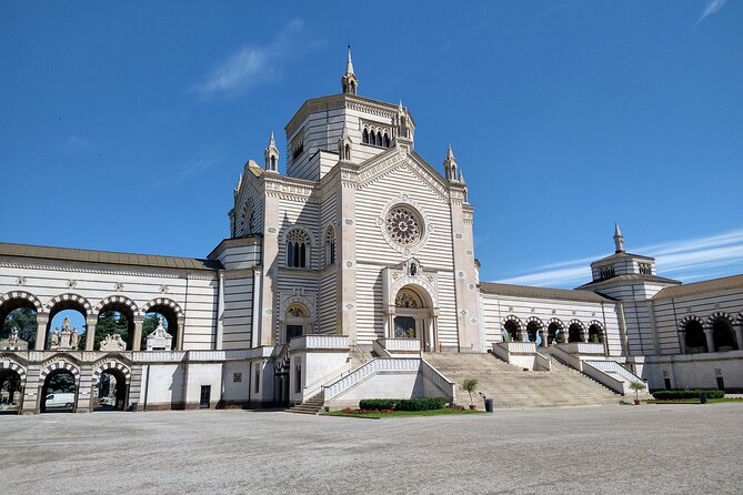The Monumental Cemetery of Milan guided experience - Sculptures that deserve a closer stop: the Compari Last Supper
