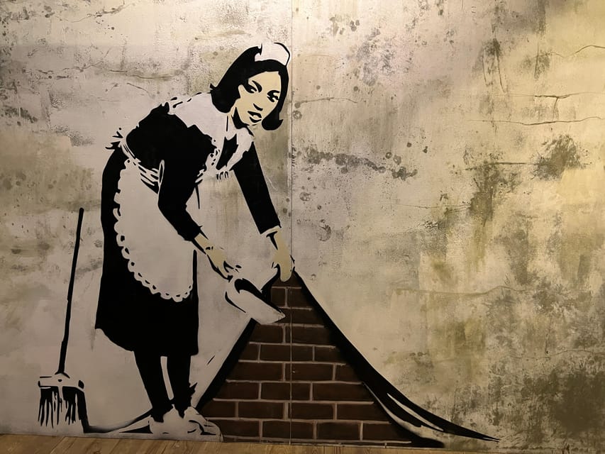 THE WORLD OF BANKSY. THE IMMERSIVE EXPERIENCE - MILANO VARESINA 204 - The Video Section That Adds Context to Murals