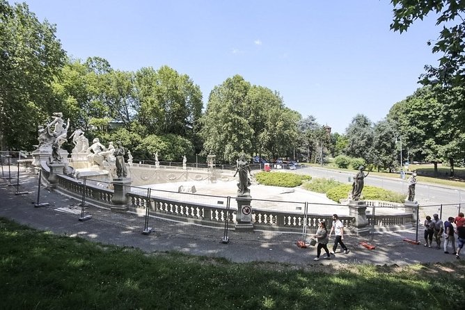Turin private guided tour from Milan - Piazza Castello: Starting in the Historic Core