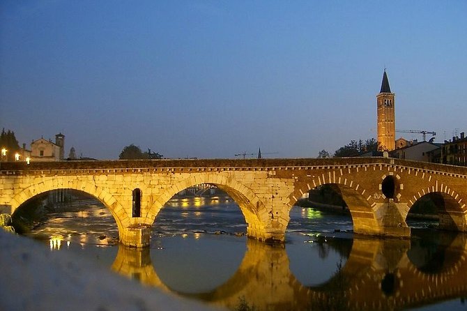 Verona & Lake Garda with Boat Cruise: Full-Day Tour from Milan - Arena Di Verona, Juliet Stops, and the Crowd Reality