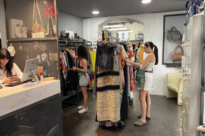 Vintage Shopping Tour in Milan - The guide is the real value: protocol and smarter choices