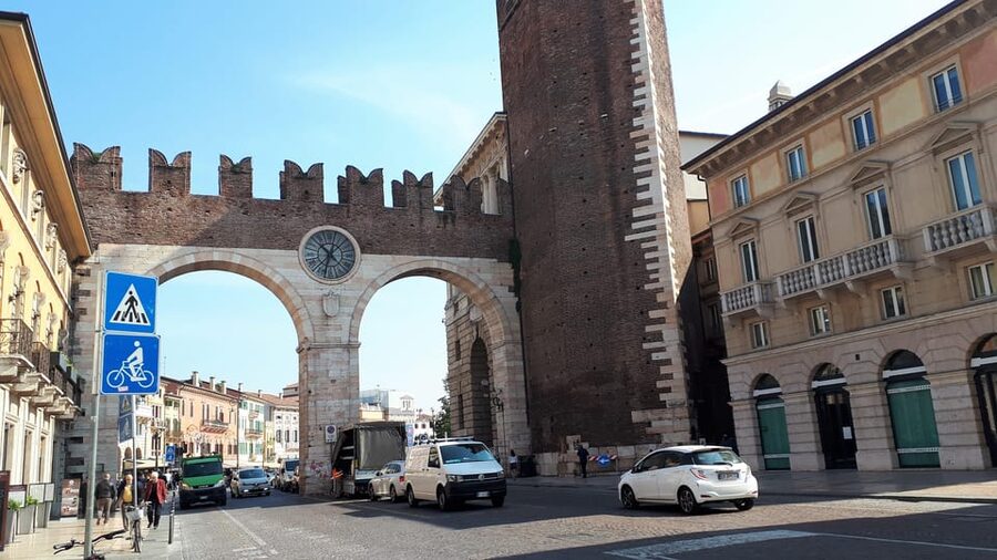 Visit of Verona and Lake Garda. Full day tour from Milan - Transfer to Lake Garda: Quick Coach Break to Reset