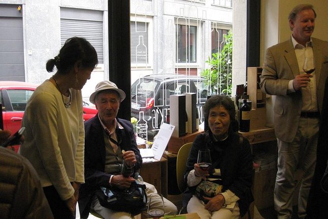 Wine Class and Tasting in Milan - Semi Private tour - Meet your sommelier, and why the explanation matters